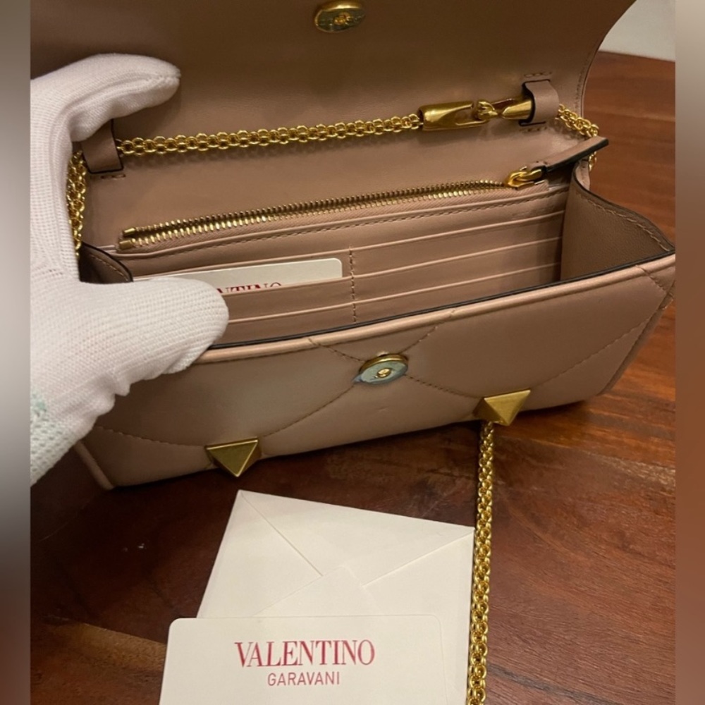 NEW‼️ Valentino Garavani - Picture 13 of 17